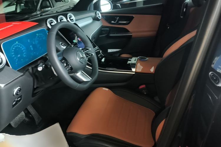 Used Mercedes-Benz GLC 2024 Refreshed GLC 260 L 4MATIC Luxury Version 7-Seater Left Front Seat