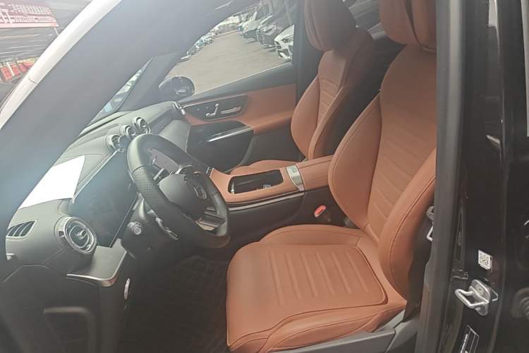 Used Mercedes-Benz GLC 2024 Facelifted GLC 260 L 4MATIC Luxury Version 5 Seats Left Front Seat