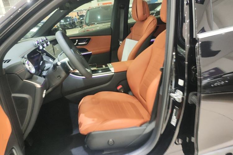 Used Mercedes-Benz GLC 2024 Facelifted GLC 260 L 4MATIC Luxury Version 5 Seats Left Front Seat