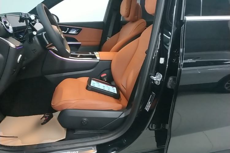 Used Mercedes-Benz GLC 2024 Facelifted GLC 260 L 4MATIC Luxury Version 5 Seats Left Front Seat