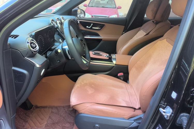 Used Mercedes-Benz GLC 2024 Facelifted GLC 260 L 4MATIC Luxury Version 5 Seats Left Front Seat