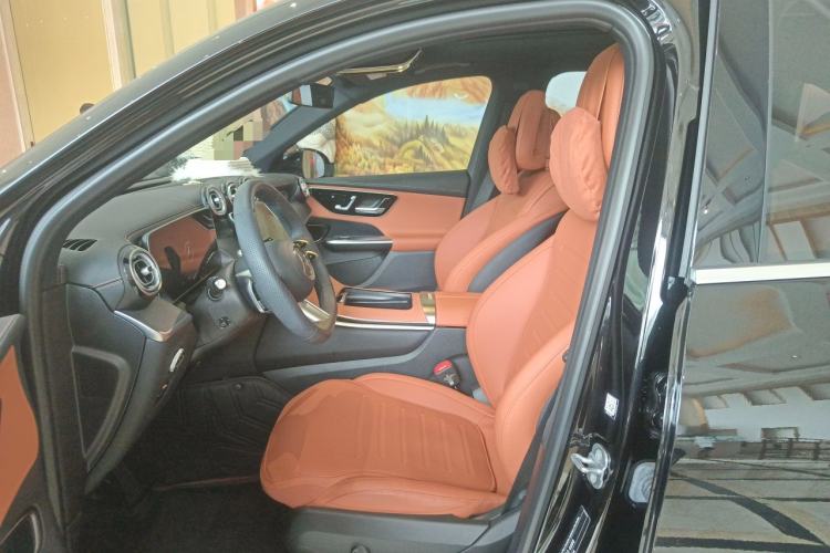 Used Mercedes-Benz GLC 2024 Facelifted GLC 260 L 4MATIC Luxury Version 5 Seats Left Front Seat