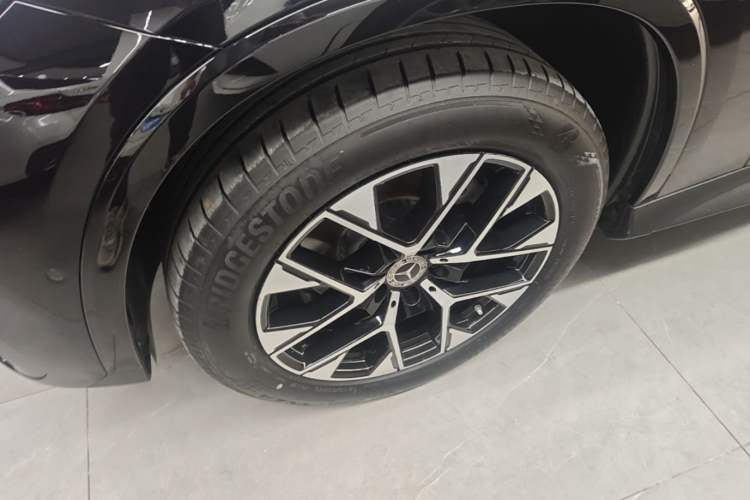 Used Mercedes-Benz GLC 2024 Facelifted GLC 260 L 4MATIC Luxury Version 5 Seats Left Front Wheel Hub