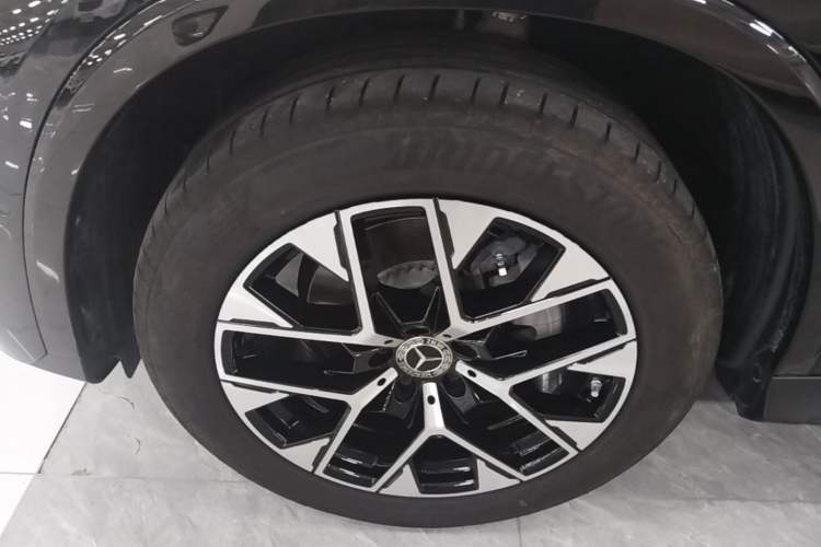 Used Mercedes-Benz GLC 2024 Facelifted GLC 260 L 4MATIC Luxury Version 5 Seats Left Front Wheel Hub