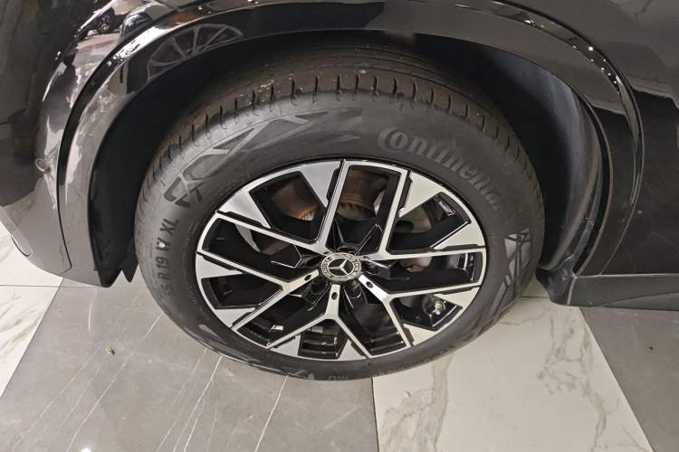 Used Mercedes-Benz GLC 2024 Facelifted GLC 260 L 4MATIC Luxury Version 5 Seats Left Front Wheel Hub