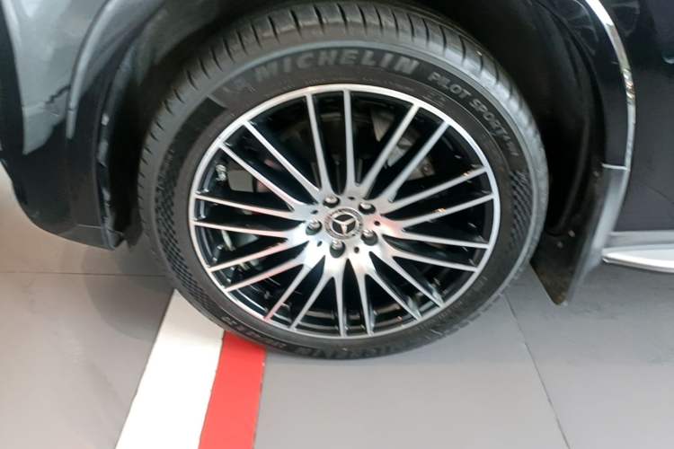 Used Mercedes-Benz GLC 2024 GLC 300 L 4MATIC Luxury Model 5 Seats Left Front Wheel Hub