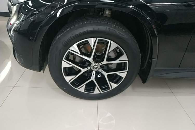 Used Mercedes-Benz GLC 2024 Facelifted GLC 260 L 4MATIC Luxury Version 5 Seats Left Front Wheel Hub