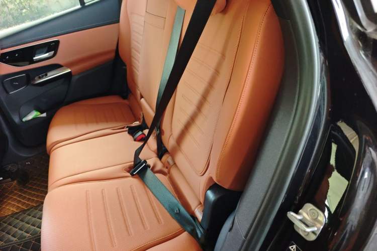 Used Mercedes-Benz GLC 2024 GLC 300 L 4MATIC Dynamic Edition 7-seater Left Rear Seat