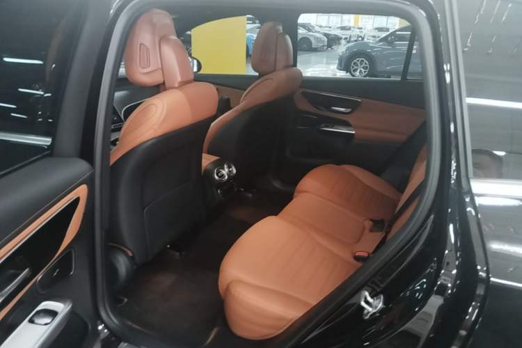Used Mercedes-Benz GLC 2024 Facelifted GLC 260 L 4MATIC Luxury Version 5 Seats Left Rear Seat