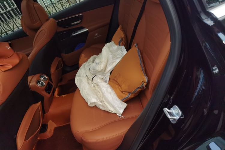 Used Mercedes-Benz GLC 2024 Facelifted GLC 260 L 4MATIC Luxury Version 5 Seats Left Rear Seat