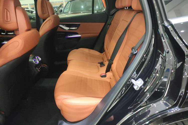 Used Mercedes-Benz GLC 2024 Facelifted GLC 260 L 4MATIC Luxury Version 5 Seats Left Rear Seat