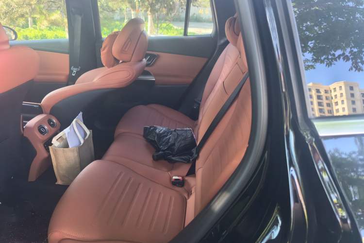 Used Mercedes-Benz GLC 2024 GLC 300 L 4MATIC Dynamic Edition 5-seater Left Rear Seat