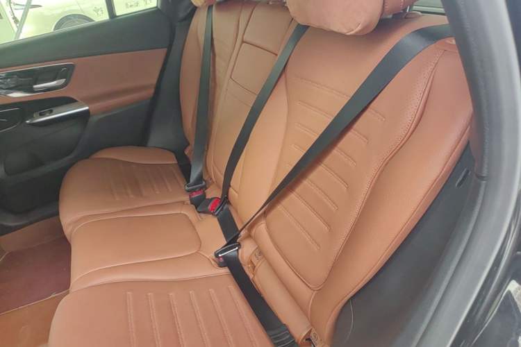 Used Mercedes-Benz GLC 2024 GLC 260 L 4MATIC Luxury Model 5 Seats Left Rear Seat