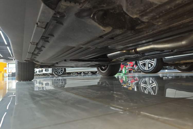 Used Mercedes-Benz GLC 2024 Refreshed GLC 300 L 4MATIC Dynamic Version 5 Seats Left Side Sill