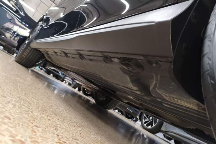 Used Mercedes-Benz GLC 2024 GLC 260 L 4MATIC Luxury Model 5 Seats Left Side Sill