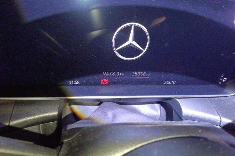 Used Mercedes-Benz GLC 2024 GLC 300 L 4MATIC Dynamic Edition 5-seater Odometer Close Up