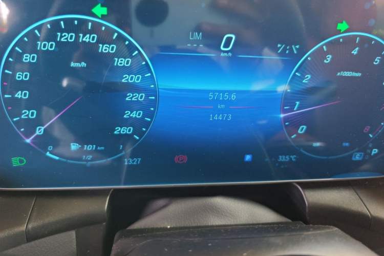 Used Mercedes-Benz GLC 2024 GLC 300 L 4MATIC Dynamic Edition 7-seater Odometer Close Up