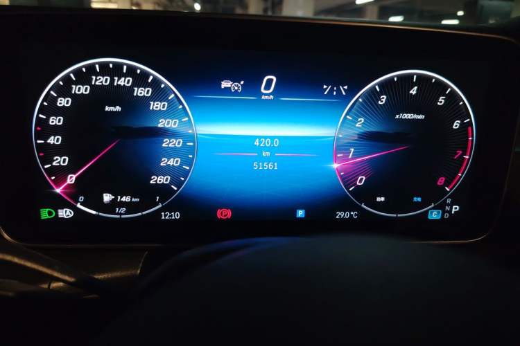 Used Mercedes-Benz GLC 2024 GLC 260 L 4MATIC Luxury Model 5 Seats Odometer Close Up