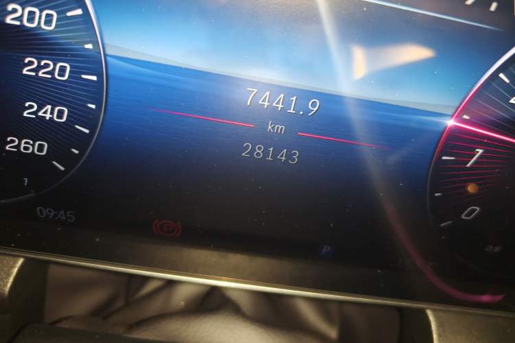 Used Mercedes-Benz GLC 2024 GLC 300 L 4MATIC Dynamic Edition 5-seater Odometer Close Up