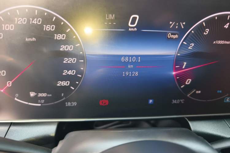Used Mercedes-Benz GLC 2024 Refreshed GLC 300 L 4MATIC Dynamic Version 5 Seats Odometer Close Up