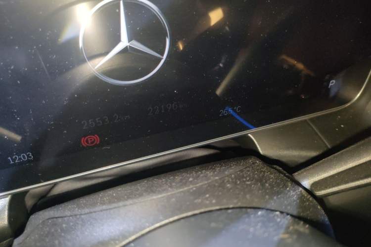 Used Mercedes-Benz GLC 2024 GLC 300 L 4MATIC Dynamic Edition 5-seater Odometer Close Up