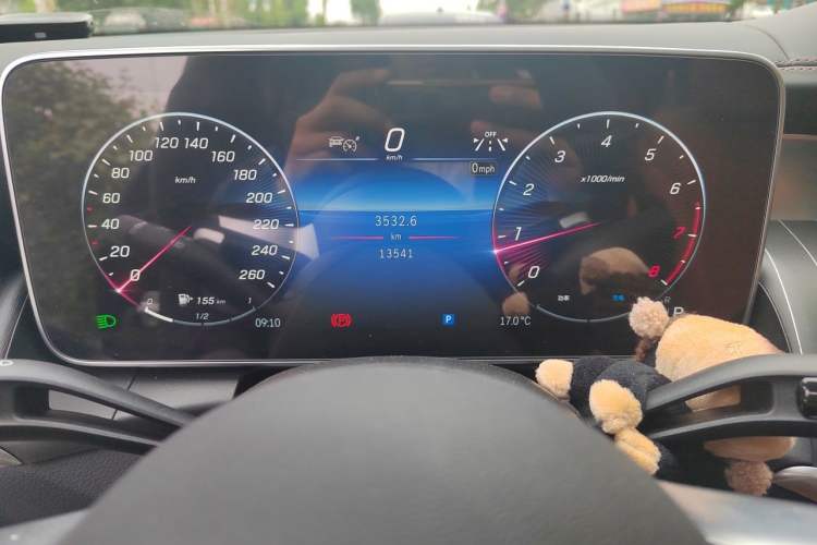 Used Mercedes-Benz GLC 2024 GLC 300 L 4MATIC Dynamic Edition 5-seater Odometer Close Up