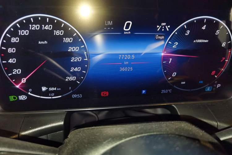 Used Mercedes-Benz GLC 2024 Refreshed GLC 300 L 4MATIC Dynamic Version 5 Seats Odometer Close Up