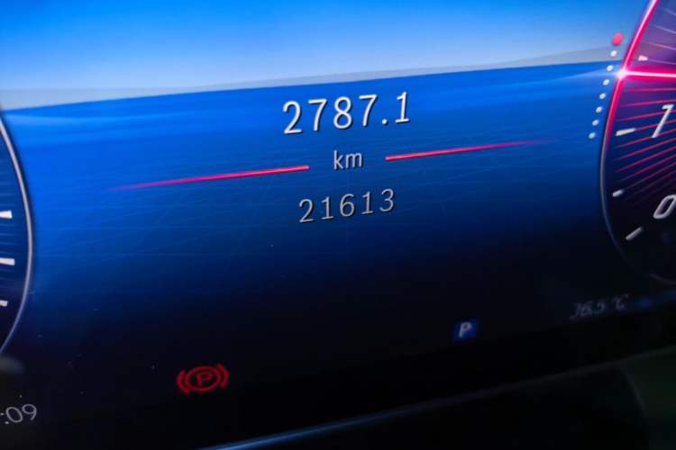 Used Mercedes-Benz GLC 2024 GLC 300 L 4MATIC Dynamic Edition 5-seater Odometer Close Up