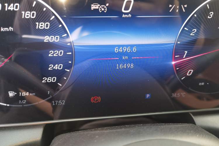 Used Mercedes-Benz GLC 2024 GLC 260 L 4MATIC Dynamic Edition 5-seater Odometer Close Up