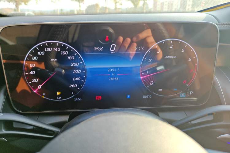 Used Mercedes-Benz GLC 2024 GLC 300 L 4MATIC Dynamic Edition 5-seater Odometer Close Up