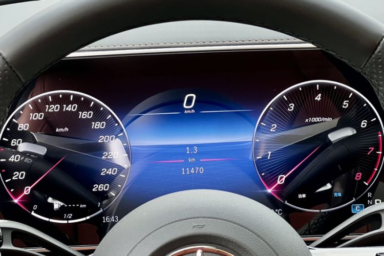 Used Mercedes-Benz GLC 2024 Refreshed GLC 300 L 4MATIC Dynamic Version 7-Seater Odometer Close Up