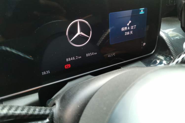 Used Mercedes-Benz GLC 2024 GLC 260 L 4MATIC Dynamic Edition 5-seater Odometer Close Up