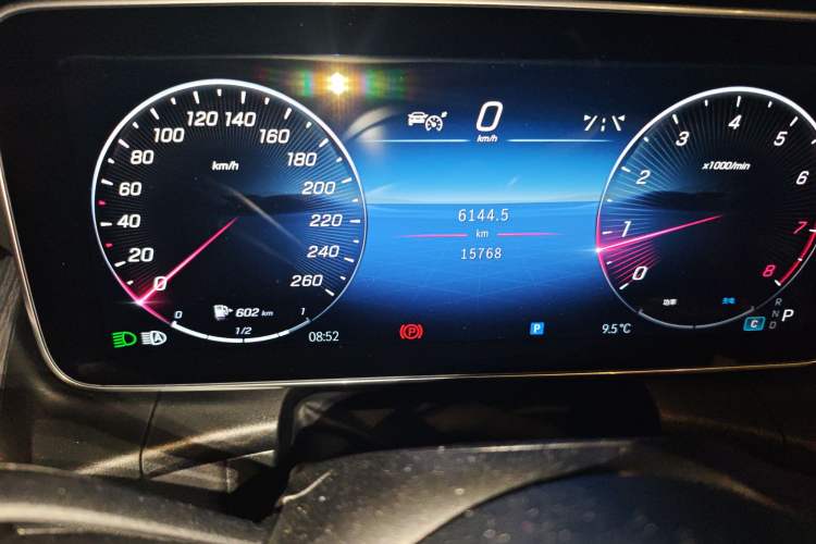 Used Mercedes-Benz GLC 2024 Facelifted GLC 260 L 4MATIC Luxury Version 5 Seats Odometer Close Up