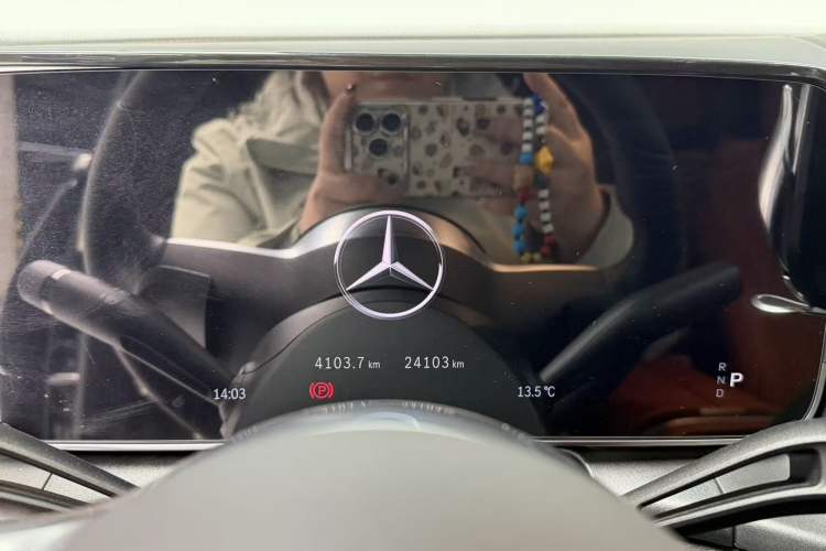 Used Mercedes-Benz GLC 2024 GLC 260 L 4MATIC Dynamic Edition 5-seater Odometer Close Up