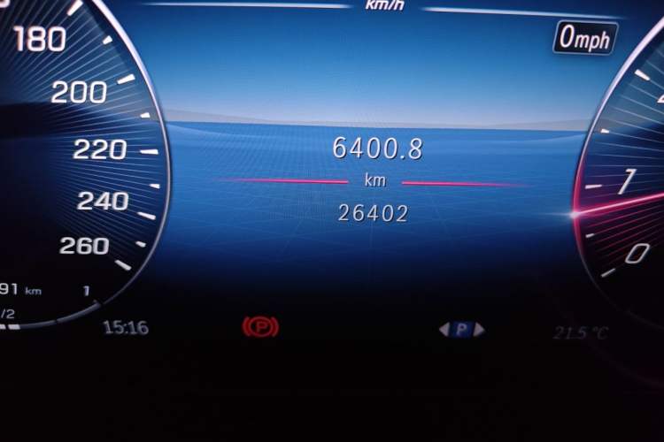 Used Mercedes-Benz GLC 2024 GLC 300 L 4MATIC Dynamic Edition 5-seater Odometer Close Up