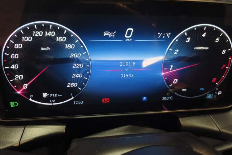 Used Mercedes-Benz GLC 2024 GLC 300 L 4MATIC Dynamic Edition 7-seater Odometer Close Up