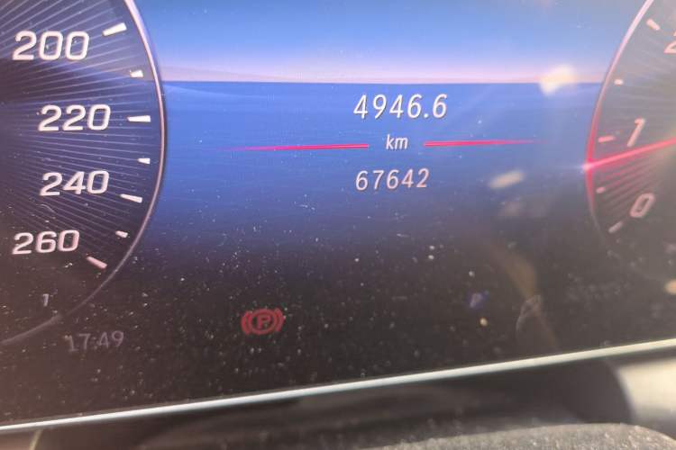 Used Mercedes-Benz GLC 2024 Refreshed GLC 300 L 4MATIC Dynamic Version 5 Seats Odometer Close Up