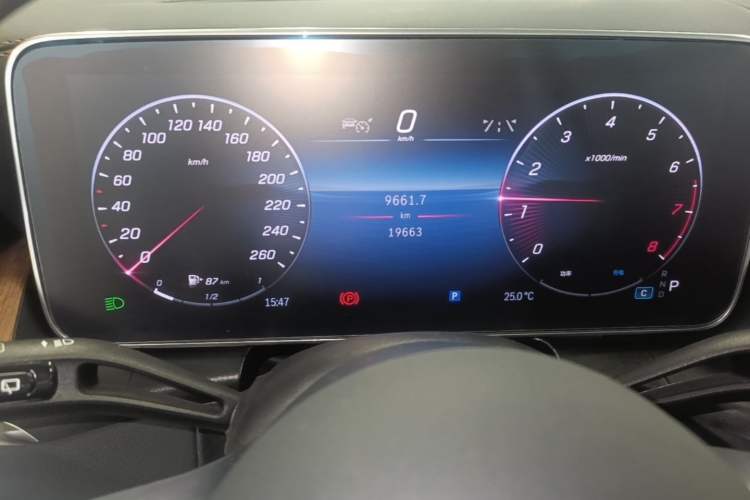 Used Mercedes-Benz GLC 2024 GLC 300 L 4MATIC Dynamic Edition 5-seater Odometer Close Up