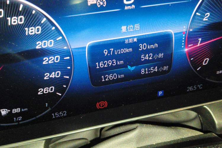 Used Mercedes-Benz GLC 2024 GLC 260 L 4MATIC Dynamic Edition 5-seater Odometer Close Up