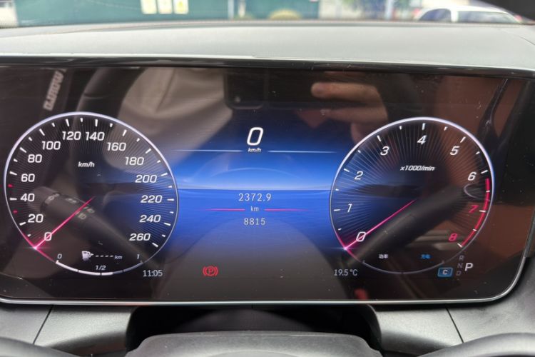 Used Mercedes-Benz GLC 2024 GLC 260 L 4MATIC Dynamic Edition 5-seater Odometer Close Up