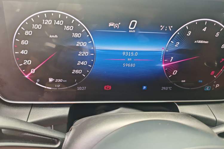 Used Mercedes-Benz GLC 2024 GLC 300 L 4MATIC Dynamic Edition 5-seater Odometer Close Up