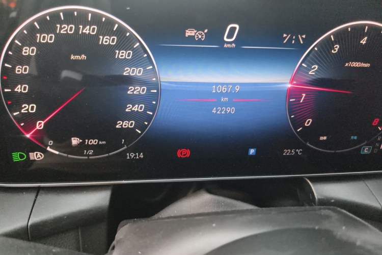 Used Mercedes-Benz GLC 2024 Refreshed GLC 300 L 4MATIC Dynamic Version 5 Seats Odometer Close Up