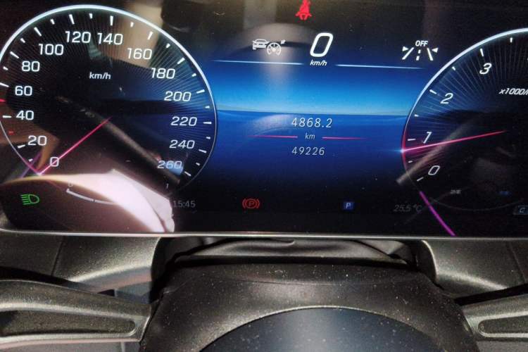 Used Mercedes-Benz GLC 2024 Facelifted GLC 260 L 4MATIC Luxury Version 5 Seats Odometer Close Up