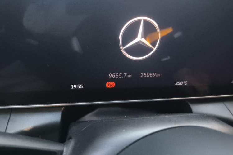 Used Mercedes-Benz GLC 2024 GLC 260 L 4MATIC Luxury Model 5 Seats Odometer Close Up