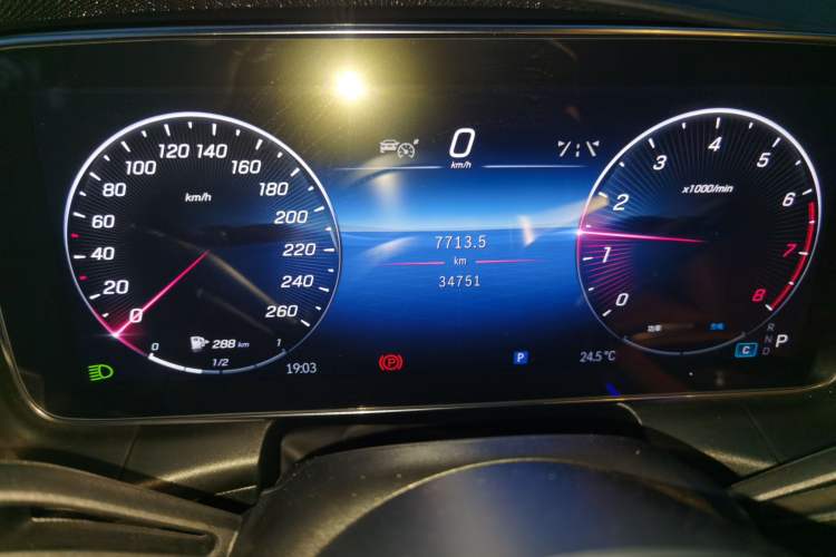 Used Mercedes-Benz GLC 2024 Facelifted GLC 260 L 4MATIC Luxury Version 5 Seats Odometer Close Up
