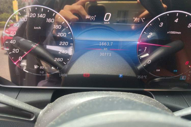 Used Mercedes-Benz GLC 2024 GLC 300 L 4MATIC Dynamic Edition 5-seater Odometer Close Up