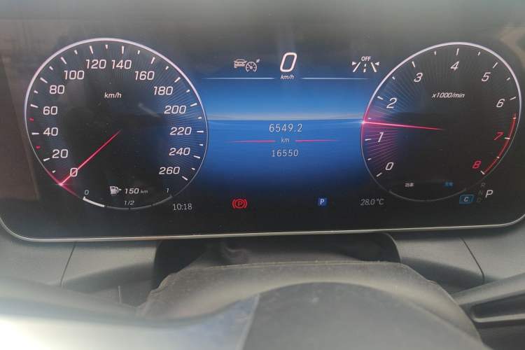 Used Mercedes-Benz GLC 2024 GLC 300 L 4MATIC Dynamic Edition 7-seater Odometer Close Up