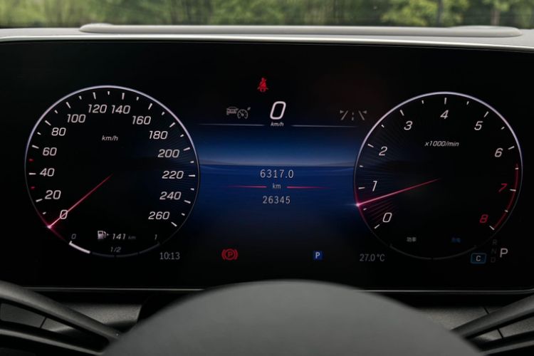 Used Mercedes-Benz GLC 2024 GLC 300 L 4MATIC Luxury Model 5 Seats Odometer Close Up