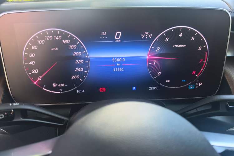 Used Mercedes-Benz GLC 2024 GLC 300 L 4MATIC Dynamic Edition 5-seater Odometer Close Up