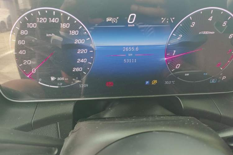 Used Mercedes-Benz GLC 2024 GLC 260 L 4MATIC Luxury Model 5 Seats Odometer Close Up